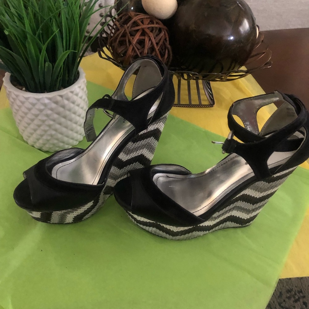 Cute suede ankle wrap peep toe sandals